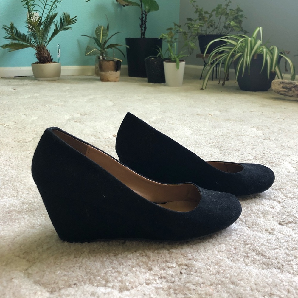 Wedge black shoes